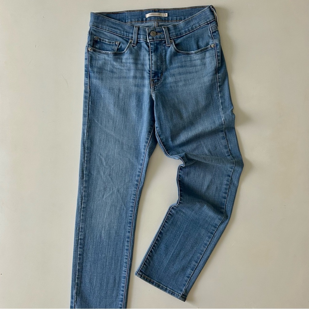 Levi’s Classic Straight Leg Jeans Medium Wash Fall/Winter Denim Size 4
